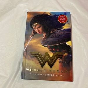 Wonder Woman Deluxe Junior Novel
